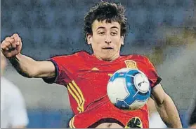  ?? FOTO: MD ?? Mikel Oyarzabal intentando controlar un balón en un partido con la selección