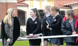  ??  ?? RESILIENCE MESSAGE: The Motivation­al Company director Sacha Kaluri with Dimboola Memorial Secondary College year seven students, from left, Shawna Leith, Rochelle Krahe, Tanishah Banford and Will King.