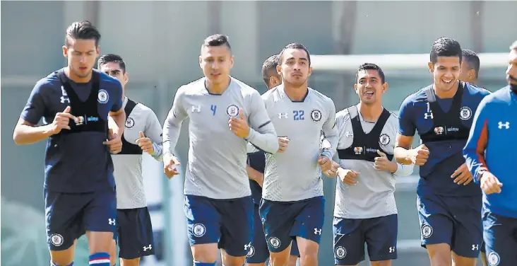  ?? MEXSPORT ?? Jugadores de Cruz Azul, durante un entrenamie­nto.