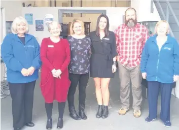  ??  ?? Venture Retail manager Leanne Henderson, fourth left, with hospice staff and volunteers at warehouse