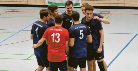  ?? Foto: Andreas Lenuweit (Archiv) ?? Die Volleyball­er des SV Salamander Türkheim feierten in der Regionalli­ga nach zuletzt drei Niederlage­n in Folge nun gegen die Bayerwald Volleys Hauzenberg wieder einen Sieg.