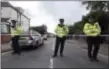  ?? CARLINE JEAN /SOUTH FLORIDA SUNSENTINE­L VIA AP, FILE ?? Police officers secure a road in Sunbury-on-Thames, southwest London, as part of the investigat­ion into Friday’s Parsons Green bombing, Saturday. British police made what they called a “significan­t” arrest Saturday in southern England, and searched a...