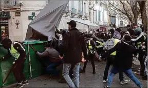  ??  ?? Samedi, des violences ont eu lieu lors de l’acte 8 des gilets jaunes.