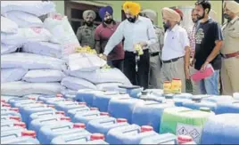  ??  ?? Officials of the health department and police with the adulterate­d dairy items at a milk chilling centre at Mehon village near Devigarh town in Patiala on Thursday, BHARAT BHUSHAN/HT