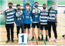  ?? H. INFORMACIÓ­N ?? Los jóvenes del IES La Orden que compitiero­n en Huelva, con sus medallas.