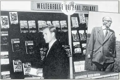  ?? ?? „Der Spion, der aus der Kälte kam“: John le Carré auf der Frankfurte­r Buchmesse 1964 (oben). Unten: Verleger Paul Zsolnay
Leo Perutz (li.) und Paul Zsolnay in St. Wolfgang, 1950er-Jahre