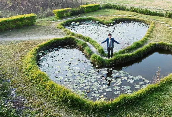  ?? — TAN WINSON ?? Tan checking out ponds that resemble hearts in Changhua County, Taiwan.