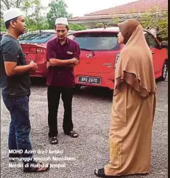  ??  ?? MOHD Azim (kiri) ketika menunggu jenazah Noordiana Nordin di Hospital Jempol.