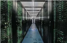  ?? FOTO: KDDI DEUTSCHLAN­D GMBH/DPA ?? Viele Daten: In einem Rechenzent­rum in Frankfurt stehen etliche Server.
