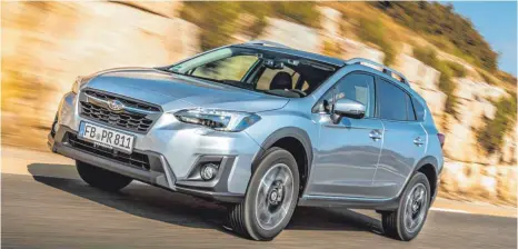  ?? FOTOS: SUBARU ?? Kompakt und stabil: Der neue XV wankt und schwankt nicht und lässt sich auch durch Lenkkorrek­turen nicht aus der Fassung bringen.