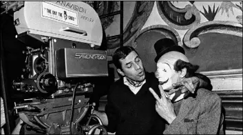  ?? Jean Jacques Levy The Associated Press ?? Jerry Lewis, left, works with Pierre Etaix on the set of “The Day the Clown Cried.”