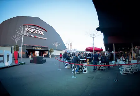  ??  ?? Attesa
Il Gran Teatro Geox di Padova, uno dei luoghi più importanti per la musica live