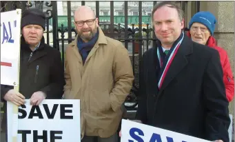  ??  ?? Senator Ged Nash meeting the group outside the Dail