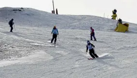  ?? PHOTO: CASS MARRETT ?? Ski challenge . . . Straight Ski racers had to compete on skis pre dating 1995.