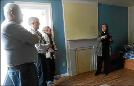  ?? TANIA BARRICKLO — DAILY FREEMAN ?? The Rev. Darlene Kelley, right, shows off a renovated room in the church on Wednesday to, from left, Kingston Planning Board Vice Chairman Chuck Polacco, board Chairman Wayne Platte and City Planner Suzanne Cahill.