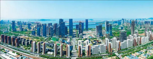  ?? FENG XIAO / FOR CHINA DAILY ?? A panoramic view of Qianhai, an experiment­al zone in Shenzhen, Guangdong province.