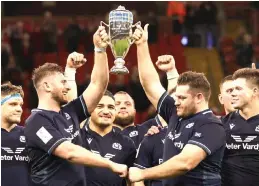  ?? The Six — AFP photo Nations ?? Scotland’s team-players lift the Doddie Weir Cup after winning internatio­nal rugby union match between Wales and Scotland.