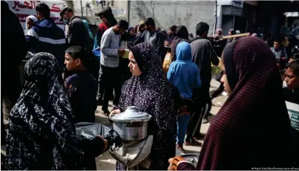  ?? ?? Um mehr Hilfen in den Gazastreif­en bringen zu können, wollen die USA einen eigenen Hafen einrichten
Bild: Majdi Fathi/NurPhoto/picture alliance