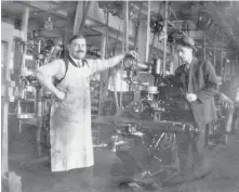  ?? JOURNAL SENTINEL ARCHIVES ?? An early 20th century photo shows a machine tool receiving maintenanc­e at Pawling & Harnischfe­ger on Milwaukee’s south side.