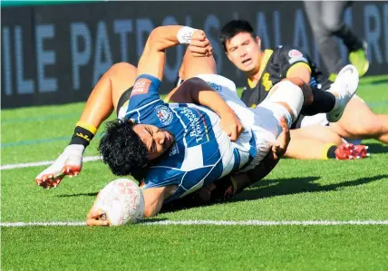  ?? Photo / Photosport ?? Melani Nanai stretches to score for Auckland at Eden Park yesterday.