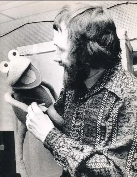  ??  ?? Kermit the Frog chats with creator Jim Henson, who introduced a warm creative culture that inspired puppeteers.