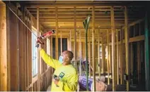  ?? ALLEN J. SCHABEN LOS ANGELES TIMES ?? Worker Jose Hernandez seals windows and cracks at the Arrowhead Grove energy-efficient housing developmen­t in San Bernardino. Homes there will have all-electric hookups.