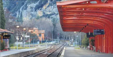  ??  ?? C’est en gare de Breil-sur-Roya que la base des travaux a été fixée. Des aménagemen­ts préparatoi­res ont été lancés dès le  août.