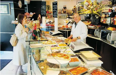  ?? RICK STEVES ?? A Parisian deli was part of a food tour of the city’s historic Marais neighbourh­ood that also included stops for bread, cheese and wine.