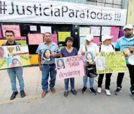  ?? ?? Familiares
IVONNE RODRÍGUEZ de Amairany Robrero se manifestar­on ayer