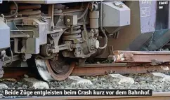  ??  ?? Beide Züge entgleiste­n beim Crash kurz vor dem Bahnhof.