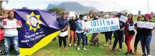  ?? PICTURE: BHEKI RADEBE ?? CALL TO BE HEARD: Workers from the Pinelands SAPS Community Service staged a picket as 10111 call centre staff went on strike yesterday.