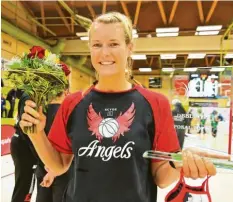  ??  ?? Nördlingen­s US‰Amerikaner­in Kelly Campbell wurde bei der Siegerehru­ng als beste Spielerin des Finalturni­ers (MVP = Most Valuable Player) ausgezeich­net.