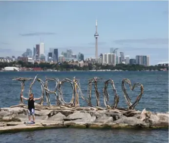  ?? STEVE RUSSELL/TORONTO STAR FILE PHOTO ?? Toronto’s bid to host Amazon’s second headquarte­rs focuses on our charms — such as our gorgeous waterfront — explaining why we’re attractive and why anyone would be foolish to overlook us, Edward Keenan writes.