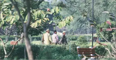  ?? Prem Nath Pandey ?? Delhi Police survey Japanese Park in Rohini on Tuesday.