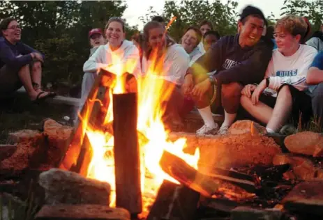  ?? TANNIS TOOHEY/TORONTO STAR FILE PHOTO ?? Summer camp is about sharing experience­s with other youngsters and discoverin­g emotional teamwork more than learning crafts, Emma Teitel writes.