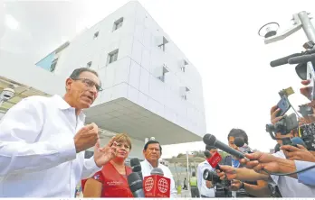  ??  ?? | Martín Vizcarra en visita al Hospital Regional de Moquegua 120120219. |