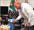 ?? PICTURE: KOPANO TLAPE / GCIS ?? GUIDING HAND: President Zuma and Ontlametse cut the cake on her 18th birthday.
