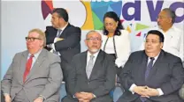  ??  ?? Postura. El ministro de Hacienda, Carlos Cáceres, abordó la problemas fiscal ayer durante una conferenci­a sobre el tercer año de gobierno.