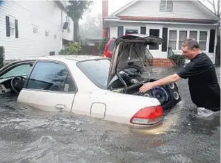  ??  ?? The Atlantic hurricane season in 2016 had 15 named storms and 7 hurricanes, including Matthew, which peaked as a Category 5 storm. Among its many effects were, clockwise from left, a boat washed against the seawall at Lake Monroe in Sanford; flooded...