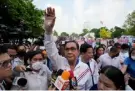  ?? FOTO: SAKCHAI LALIT/TT-AP ?? ■
Thailands sittande premiärmin­ister Prayut Chan-O-Cha i samband med att han formellt registrera­de sig som kandidat i valet i början av april.