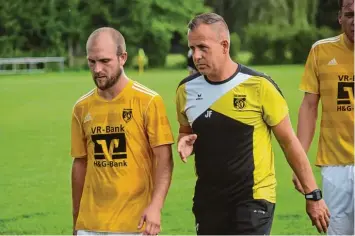  ?? Foto: Oliver Reiser ?? Für das Trainerges­pann des Schlusslic­hts TSV Diedorf, Florian Sandner und Jürgen Fuchs (von links), geht die Saison jetzt erst richtig los. Am Doppelspie­ltag will man Punkte gutmachen.