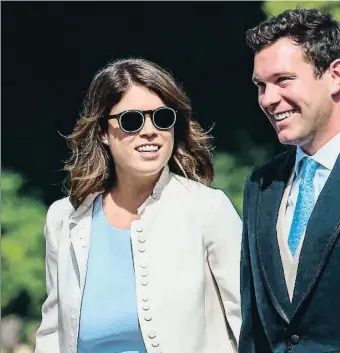  ??  ?? Los próximos protagonis­tas.Eugenia de York y Jack Brooksbank se casarán el 12 de octubre. Abajo, en una boda el pasado 4 de agosto