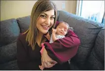  ?? ADRIANA HELDIZ U-T ?? Maria Gelastopou­los holds her daughter, Athena Mendoza. After a complicate­d pregnancy, Athena was born five weeks early.