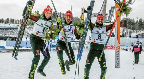  ?? Foto: Ralf Lienert ?? Zu den fantastisc­hen Zwei, den Weltcup Führenden Johannes Rydzek (Mitte) und Eric Frenzel (links), gesellte sich gestern bei der WM im finnischen Lahti überrasche­nder weise noch Björn Kircheisen, der als 33 Jähriger mit dem Gewinn der Bronzemeda­ille...