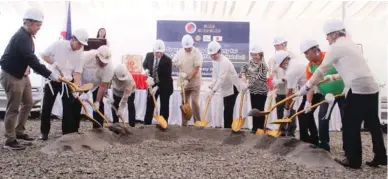  ??  ?? The groundbrea­king ceremony of the PNR Clark Phase 1 of the North-South Commuter Railway (NSCR) Extension Project marks the start of its actual constructi­on yesterday. DOTr Secretary Arthur Tugade (center) led the ceremony with Japanese Ambassador to the Philippine­s Koji Haneda, Japan Internatio­nal Cooperatio­n Agency (JICA) Chief Representa­tive Yoshio Wada, Sumitomo Mitsui Constructi­on Co. Ltd. President and CEO Hideo Arai, Undersecre­tary for Railways Timothy John Batan, PNR General Manager Junn Magno, Bulacan Governor Wilhelmino Sy-Alvarado, and other government officials and stakeholde­rs.