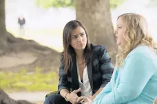  ?? BROOKS/FX JESSICA ?? Pamela Adlon and Sarah Baker in the FX series“Better Things.”