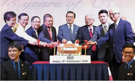  ??  ?? Varsity pillars: (Standing from left to right) Utar founding president Tan Sri Dr Ng Lay Swee, MCA vice president Datuk Dr Hou Kok Chung, Dr Chuah, Dr Ling, Liow, Dr Ting, Chong and Utar Board of Trustees chairman Tan Sri Dr Sak Cheng Lum cutting...