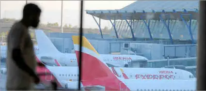  ?? ?? Aviones de Iberia Express en el aeropuerto de Madrid Barajas-Adolfo Suárez.