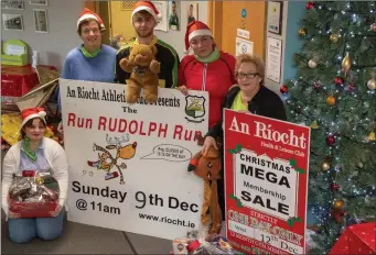  ??  ?? Staff members of An Riocht getting ready for Christmas Cloona Broderick, Orla Casey )(St John of God), Ethan Brosnan, Desi Georgieva and Bernadette Fitzgerald.