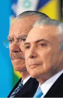  ?? UESLEI MARCELINO/REUTERS ?? Aliado. José Sarney ao lado do presidente Michel Temer